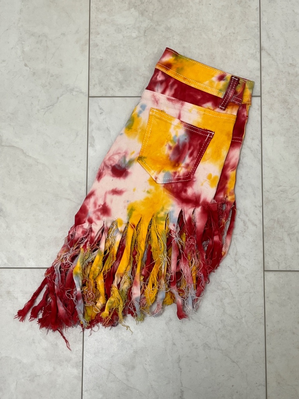 Juniors Red & Yellow Shredded K.I.M Shorts M - Picture 10 of 10